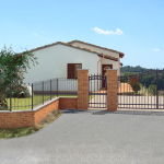 Quadra Servizi, Magione, Perugia, Progettazione, Realizzazione, Ristrutturazione, Manutenzione, Gestione cantieri, Assistenza tecnica, Sicurezza, Piscine, Strutture in legno, Strutture in acciaio, Edifici in cemento armato, Strade e parcheggi, Impianti tecnologici, Gestione delle aree verdi, Recinzioni, Risanamento umidità, Consolidamenti strutturali, Impermeabilizzazione, tetti in legno, bagni