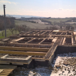 Quadra Servizi, Magione, Perugia, Progettazione, Realizzazione, Ristrutturazione, Manutenzione, Gestione cantieri, Assistenza tecnica, Sicurezza, Piscine, Strutture in legno, Strutture in acciaio, Edifici in cemento armato, Strade e parcheggi, Impianti tecnologici, Gestione delle aree verdi, Recinzioni, Risanamento umidità, Consolidamenti strutturali, Impermeabilizzazione, tetti in legno, bagni