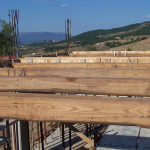 Quadra Servizi, Magione, Perugia, Progettazione, Realizzazione, Ristrutturazione, Manutenzione, Gestione cantieri, Assistenza tecnica, Sicurezza, Piscine, Strutture in legno, Strutture in acciaio, Edifici in cemento armato, Strade e parcheggi, Impianti tecnologici, Gestione delle aree verdi, Recinzioni, Risanamento umidità, Consolidamenti strutturali, Impermeabilizzazione, tetti in legno, bagni, Manufatti in cemento, Travi in legno